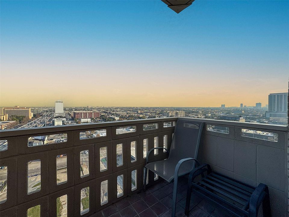 1st image of 2016 Main St APT 1502