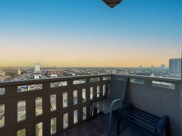 2016 Main St APT 1502, Houston, TX 77002