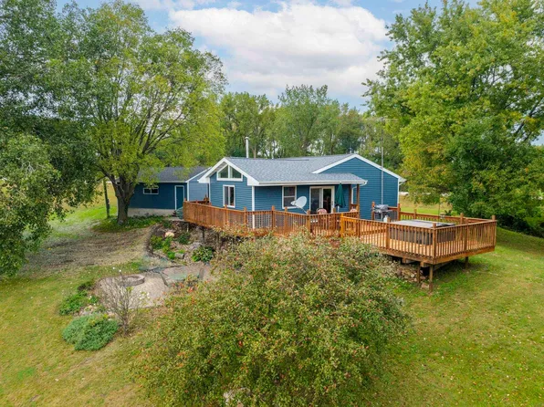 1366 190th St, Waverly, IA 50677