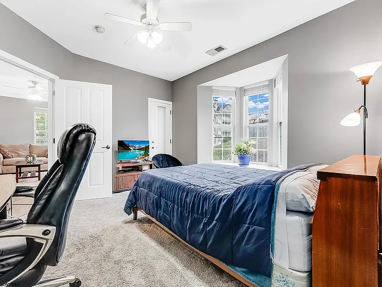 Bedroom available for rent