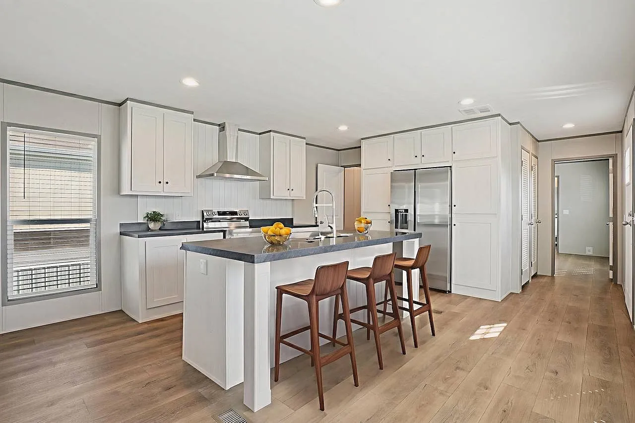 3 bed, 2.0 bath, 1216 sqft, $1,945 — Photo 2