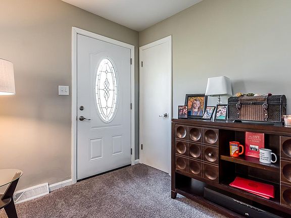 3rd image of 9907 Skyridge Dr