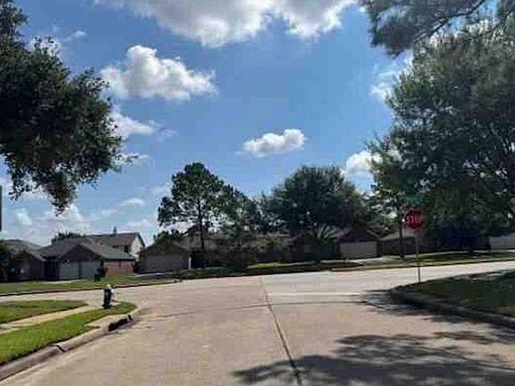 Exterior Neighborhood (street photo)