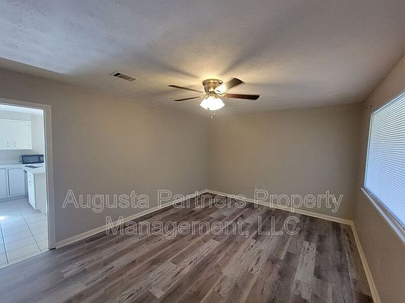 4th image of 225 Pecan Dr