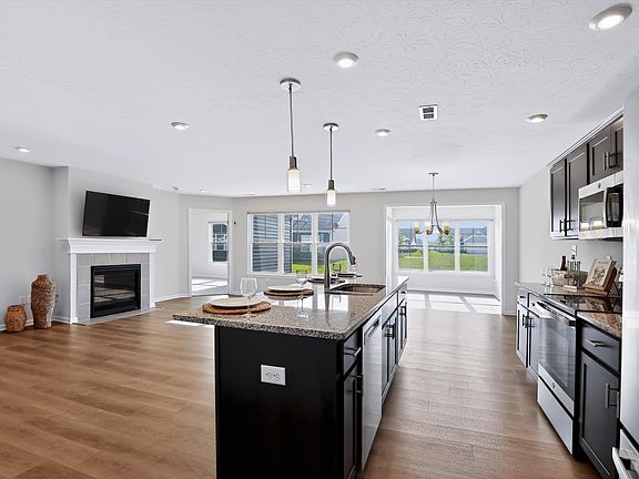 5th image of 113 Maxim Ct