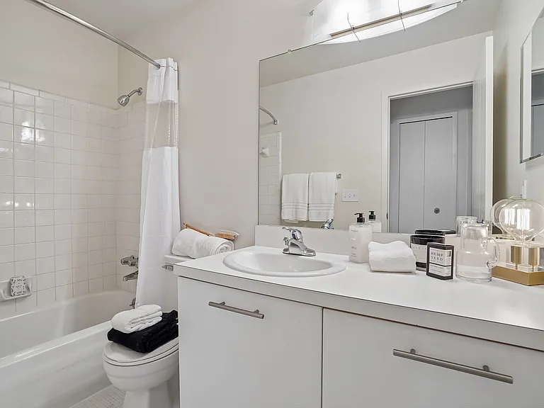 Fairmont Park Apartments — Photo 32