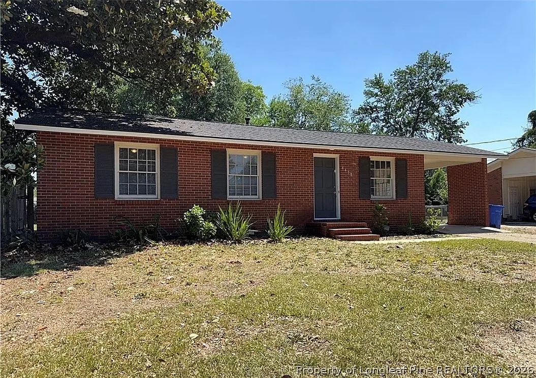 3 bed, 1.0 bath, 1014 sqft, $1,700 — Photo 3