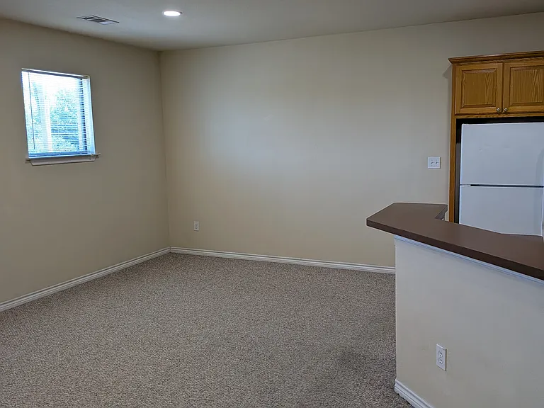 102 N Dallas St #202 — Photo 25