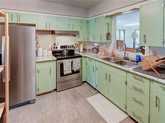 5th image of 4732 Evanston Ave