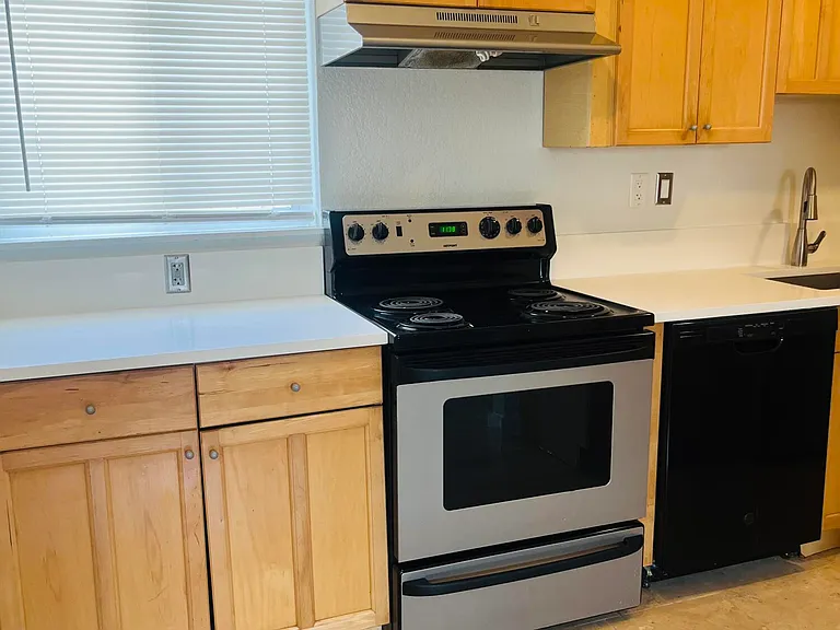 590 NW 40th Ct — Photo 9