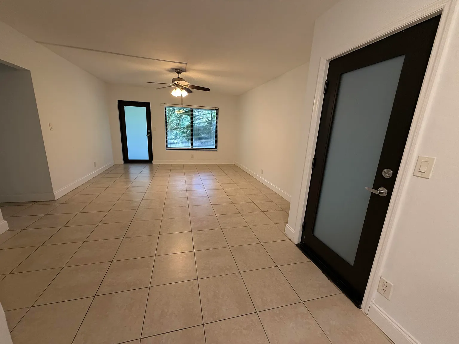 2 bed, 1.0 bath, 11210 sqft, $2,249 — Photo 3