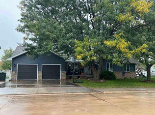 3202 Lakepark Ln, Hastings, NE 68901