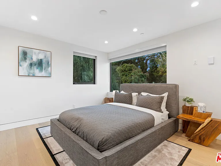 731 N Curson Ave — Photo 37