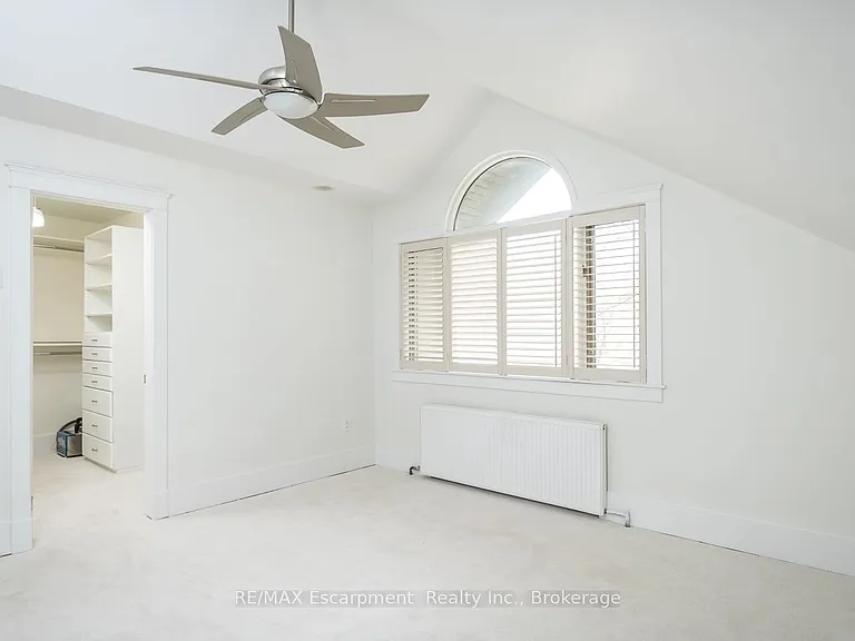 209 Allan St — Photo 13