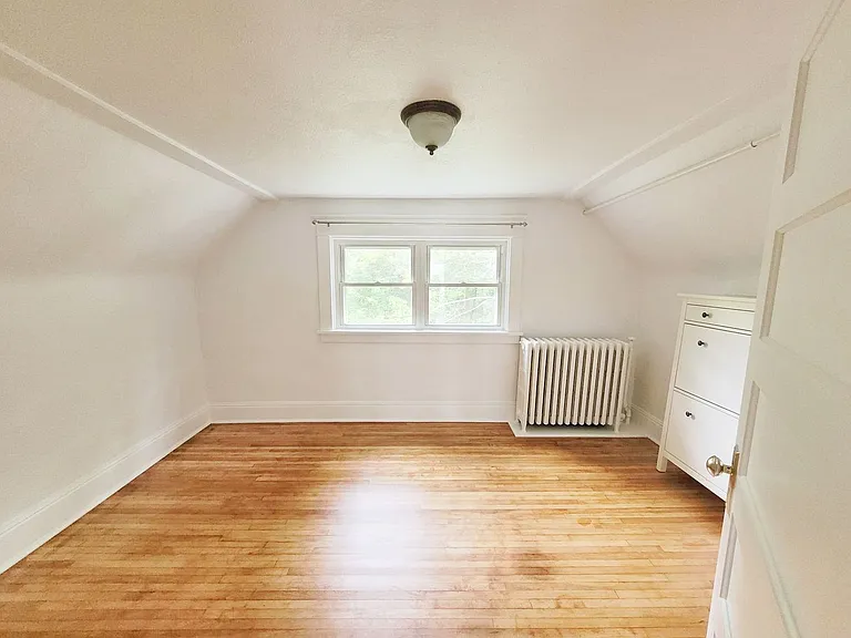 154 Lake St — Photo 8