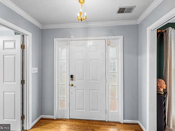 4th image of 107 Tucks Cir