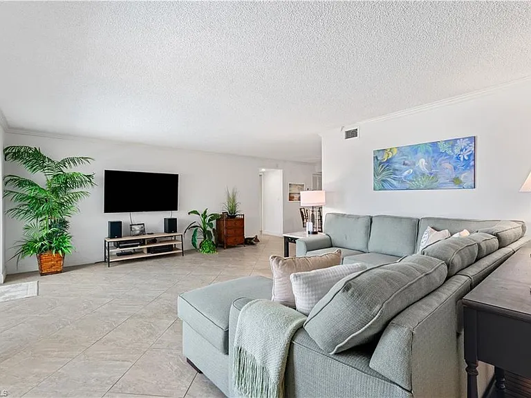 3399 Gulf Shore Blvd N #309 — Photo 3