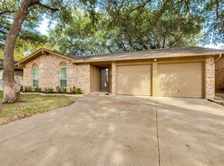 1902 Glenwick Ln, Irving, TX 75060