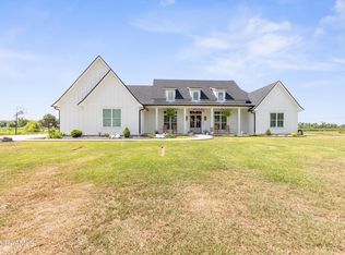 4011 Sea Breeze Pvt Dr, Youngsville, LA 70592