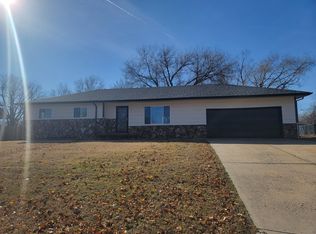 407 E Valley View St, Derby, KS 67037