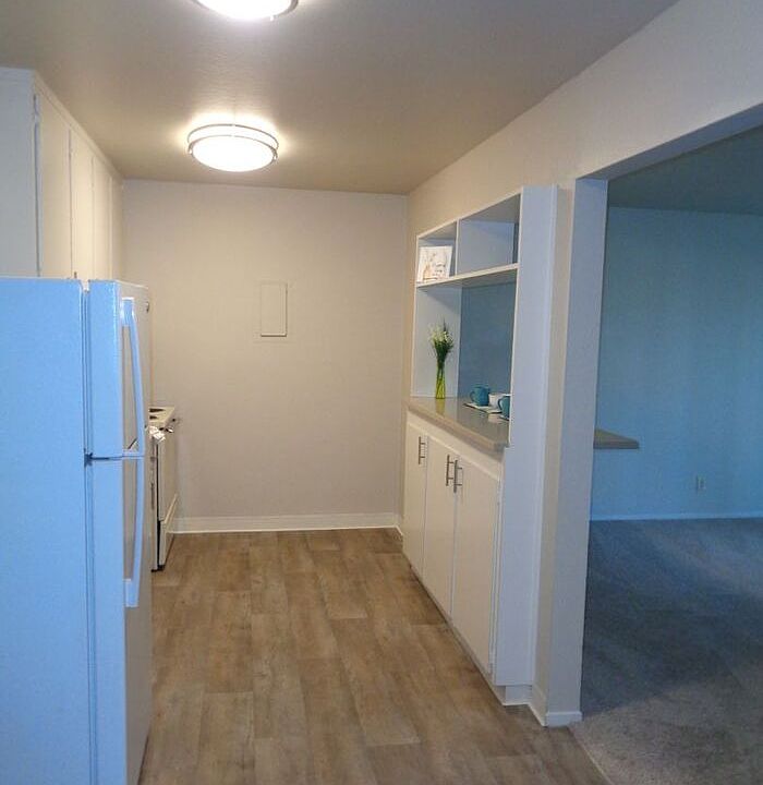 1st image of 2941 Marconi Ave #4