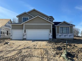 660 NW Georgetown Dr, Waukee, IA 50263