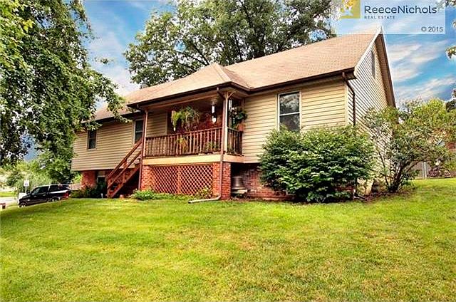 Corner house with huge yard and so much more space than you can see!
