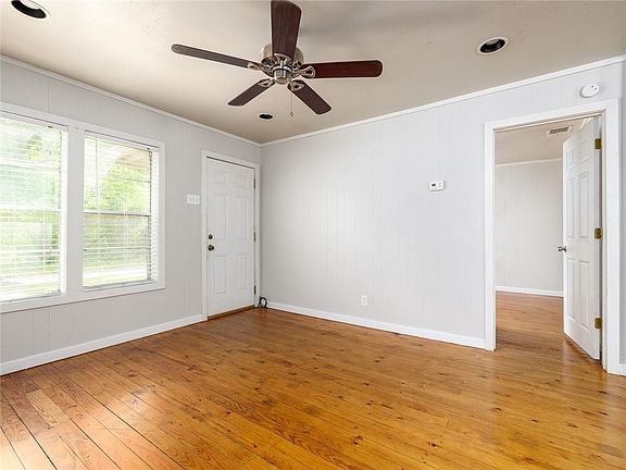 3rd image of 427 Scarbrough St