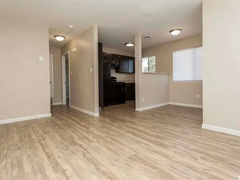 530 Moran St — Photo 31
