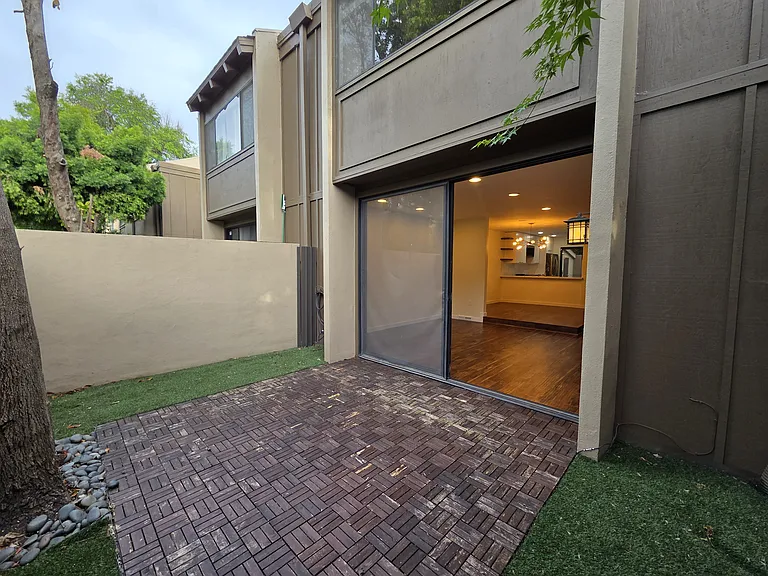 878 Woodside Ln E #2 — Photo 16