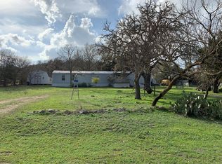 559 Whispering Oaks Dr, Fredericksburg, TX 78624