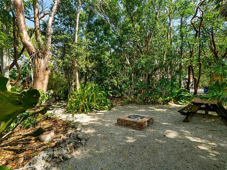 13 Pirates Dr — Photo 12