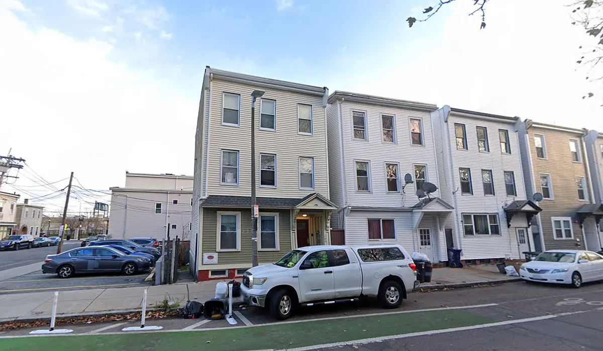 Building Photo - 291 Chelsea St #2
