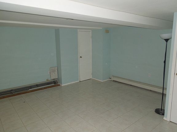 2nd image of 1835 E 52nd St