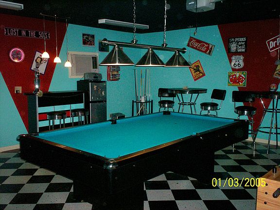Retro Garage Gameroom