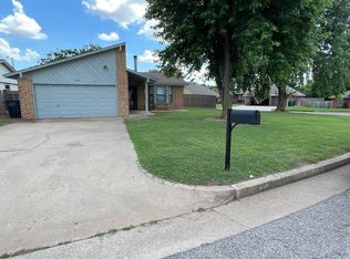 12512 SW 6th St, Yukon, OK 73099