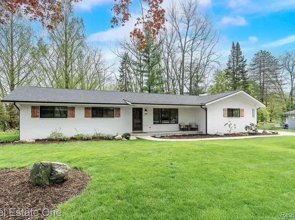 2789 Hillendale Dr, Rochester Hills, MI 48309