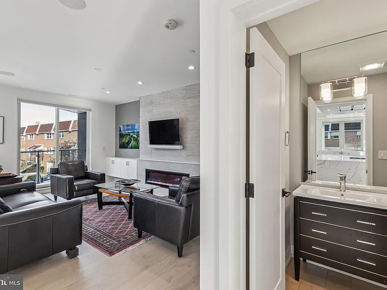 527 Brown St — Photo 13