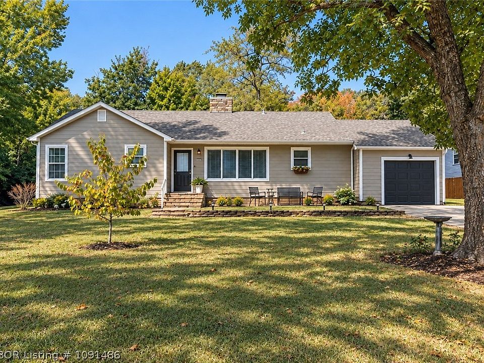 1st image of 2124 Valley Ln