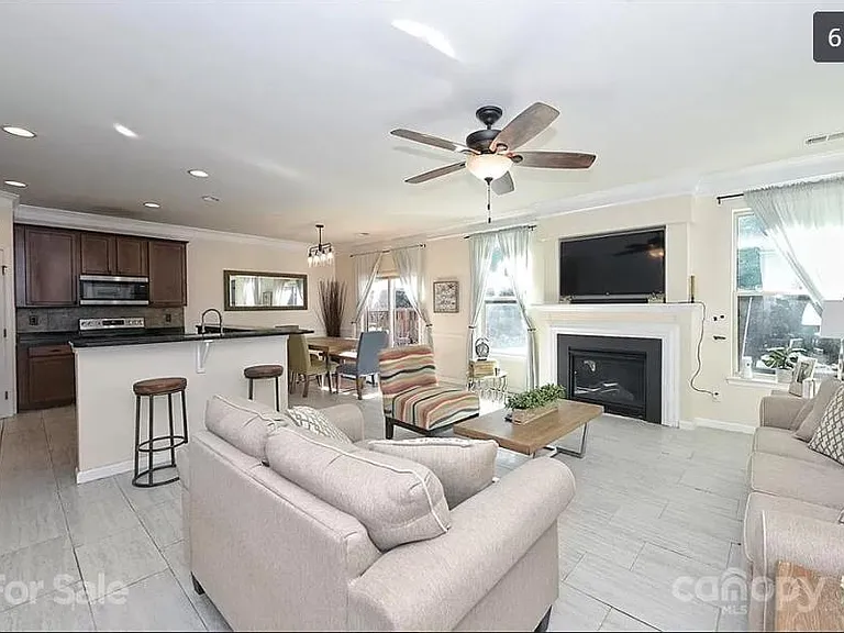 2728 Old House Cir — Photo 3