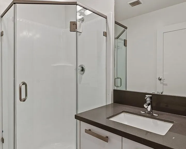 810 Crenshaw — Photo 29