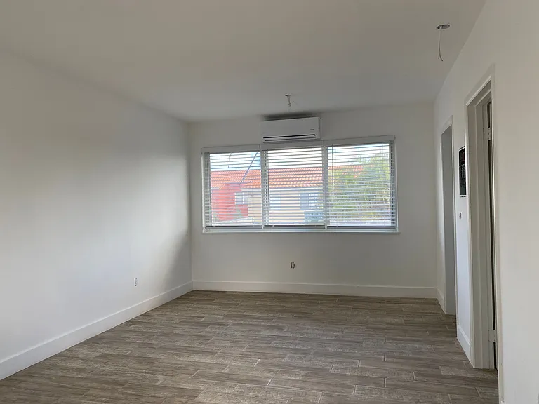 2190 SW 14th Ter — Photo 7