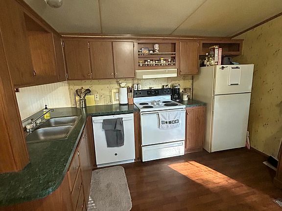 4th image of 4028 Highwood Court NE