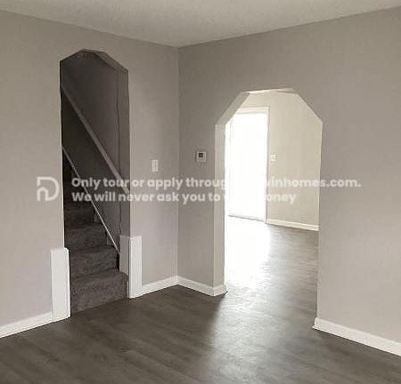 5th image of 807 W Hatterman St
