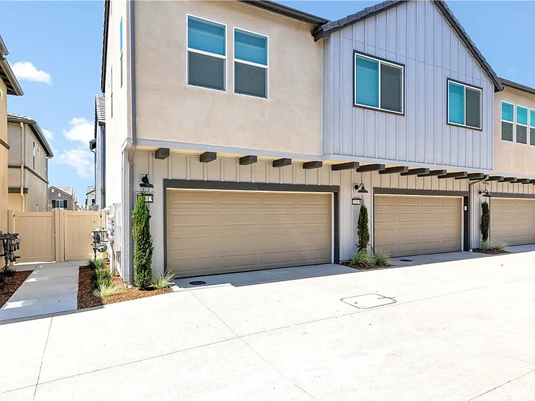 32613 Brunello Way — Photo 37