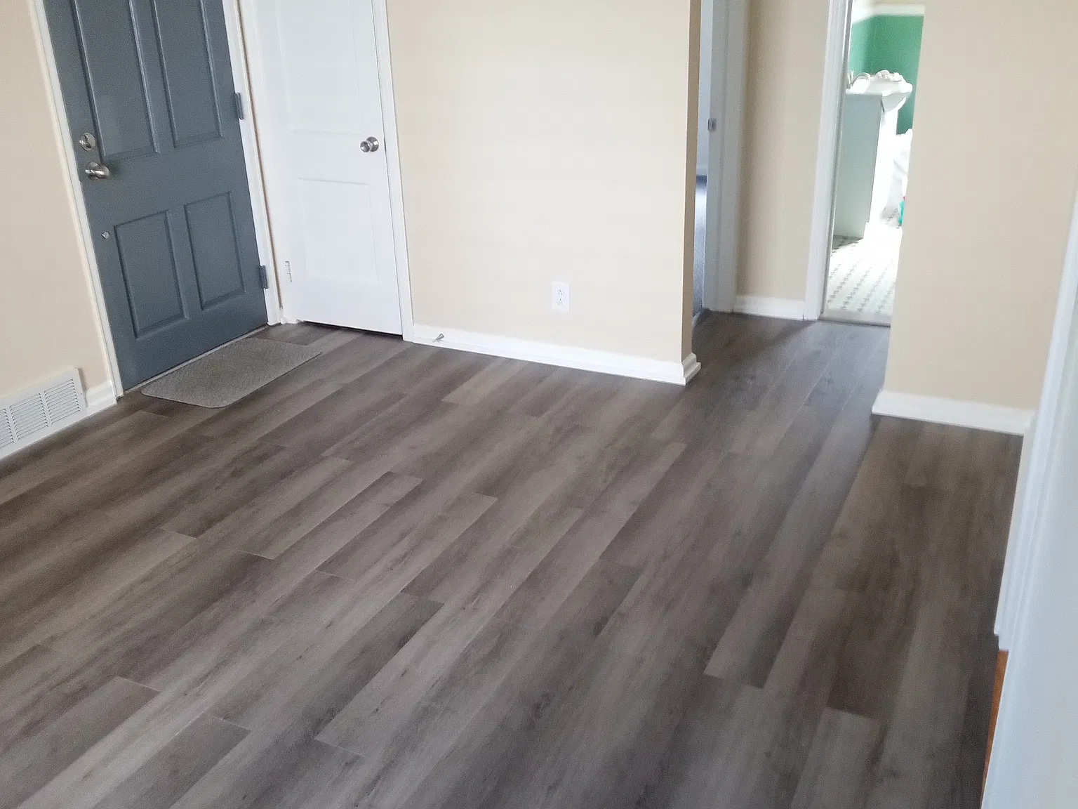 2 bed, 728 sqft, $1,320 — Photo 2