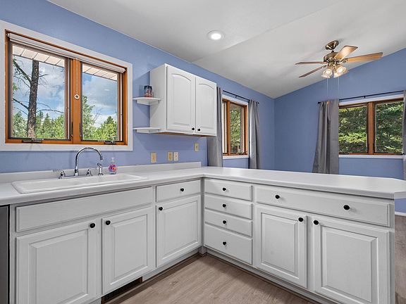 4th image of 2681 Pine Pl