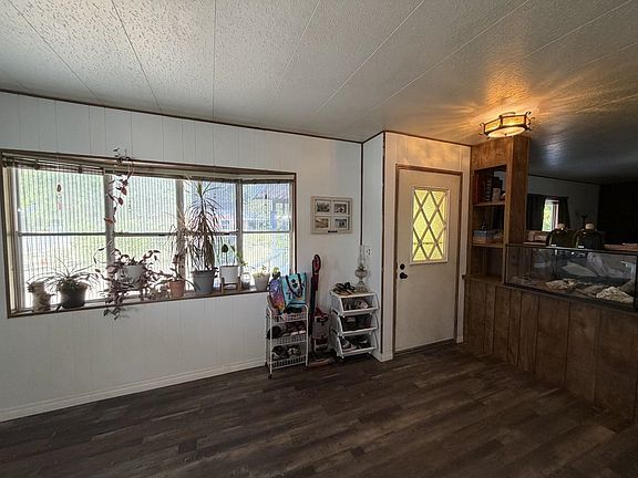 4th image of 271 Home St