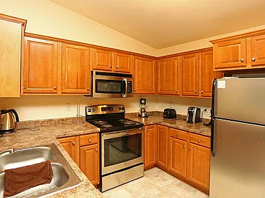 2BR, 2BA - 1067SF