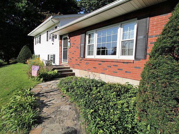 3rd image of 7 Ivy Ln